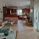 Rania: ευάερη με θέα τη θάλασσα Villa Lixouri