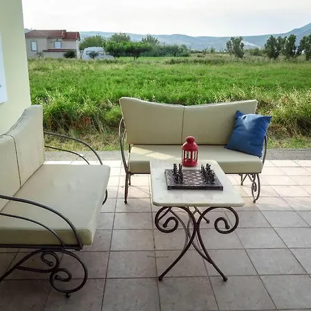 Rania: ευάερη με θέα τη θάλασσα * Ликсури