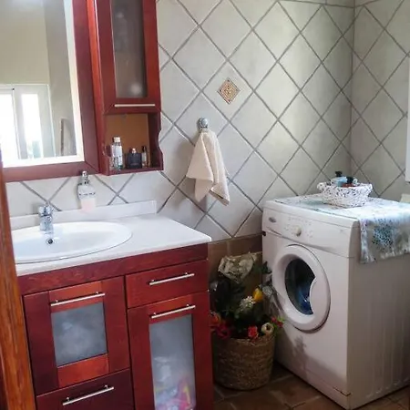 Rania: ευάερη με θέα τη θάλασσα Вилла Ликсури