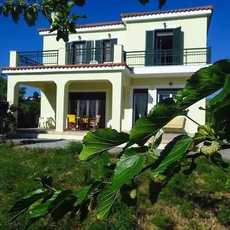 Rania: ευάερη με θέα τη θάλασσα Вилла Ликсури