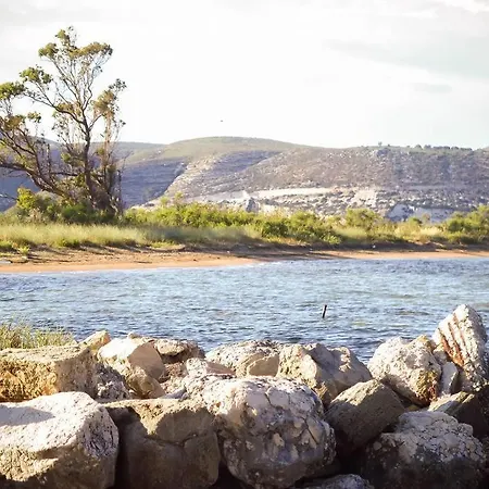 Rania: ευάερη με θέα τη θάλασσα Вилла Ликсури