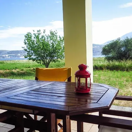 Rania: ευάερη με θέα τη θάλασσα Ликсури