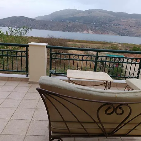 Rania: ευάερη με θέα τη θάλασσα * Ликсури